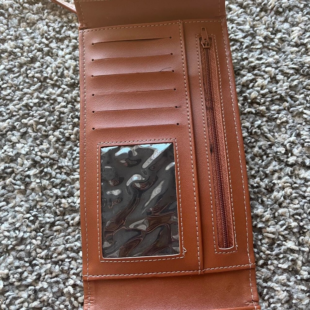 Dooney Bourke Tan Leather Wallet Crossbody Strap Travel Luxury Normcore Utility - Picture 4 of 8